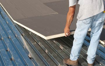 benefits of insulating Clawdd Newydd flat roofing